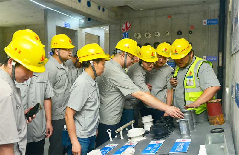 为进一步推进优质客户高效履约，提升交付品质、达成客户满意，2025年6月25日，海洋之神建设集团在上海组织召开2025年越秀地产、华润置业客户履约推进会。